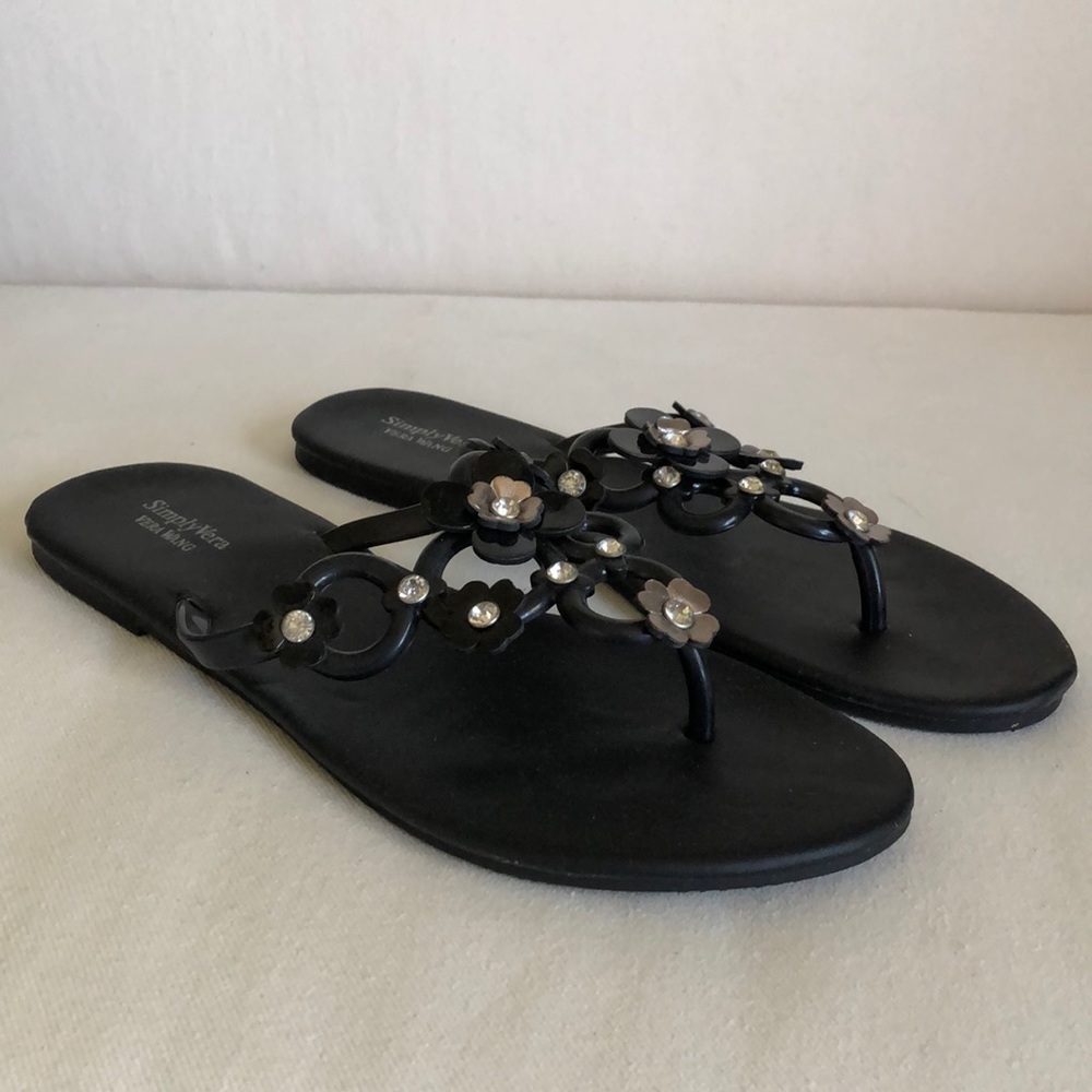 Simply Vera Vera Wang Black Thong Sandals Size 7